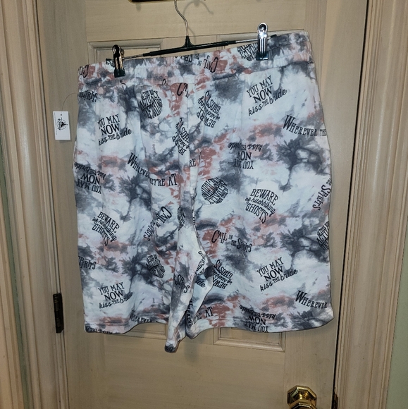 NWT Mens sz L Disney Haunted Mansion Shorts with pockets - Picture 2 of 10
